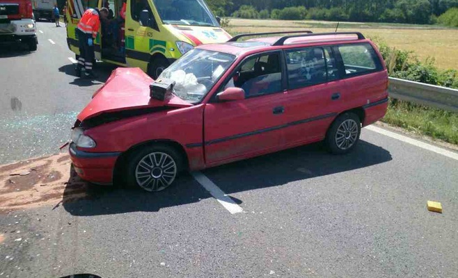 Из-за отвалившегося колеса грузовика в аварии попали 7 автомобилей