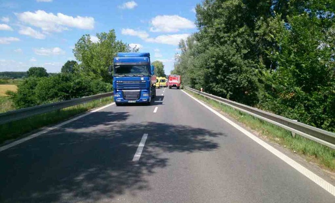 Из-за отвалившегося колеса грузовика в аварии попали 7 автомобилей