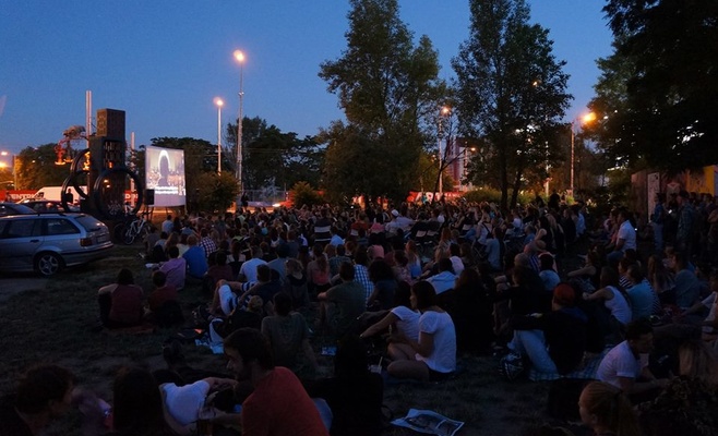 Летний кинотеатр Cross Club