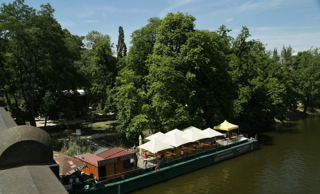 Letňák – летний кинотеатр на Стрелецком острове