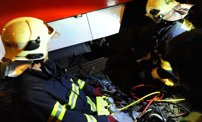 Пьяный мужчина попал в Праге под трамвай, другой пьяный — под поезд