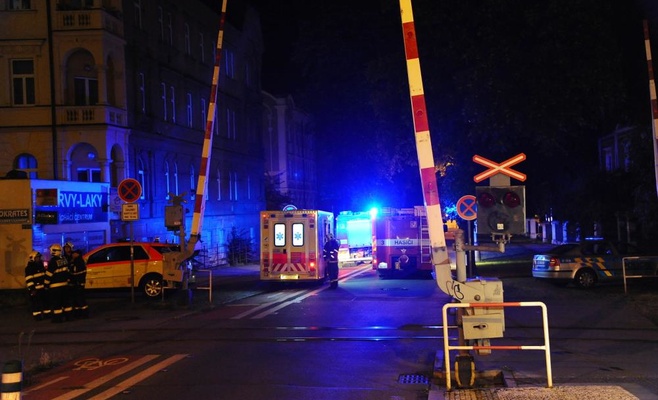 Пьяный мужчина попал в Праге под трамвай, другой пьяный — под поезд