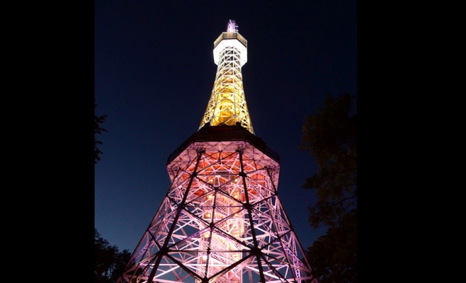 Петршинская башня была окрашена в цвета французского флага