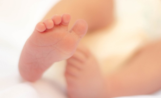 Неизвестные выбросили новорожденного ребенка в контейнер для мусора