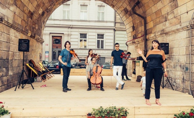 Лето под виадуком