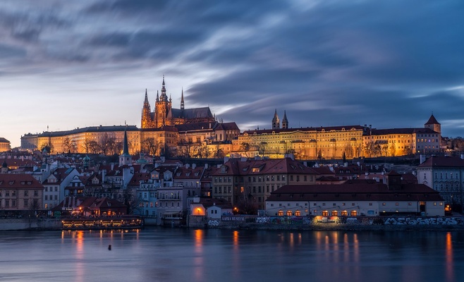 На входе в Пражский Град очереди, полиция ввела досмотр туристов