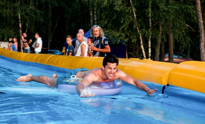 Огромная водная горка появится в Праге уже на следующей неделе