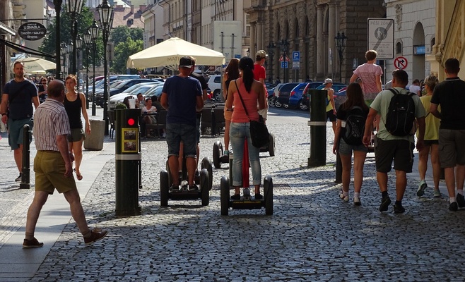 Сегвеи в центре Праги с сегодняшнего дня официально запрещены
