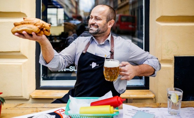 Конкурс на скоростное поедание хот-догов Mr.HotDoG 2016