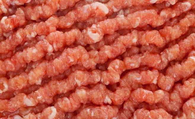 В чешских магазинах продавали опасное мясо