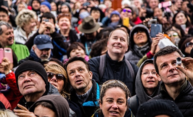 Пражский Град постепенно закрывается. Туристам запретил вход через главные ворота