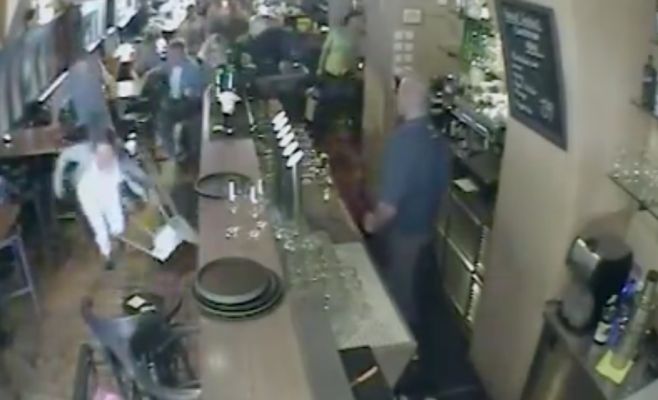 Видео: Паника, крик, страх – реакция людей на стрельбу в центре Праги