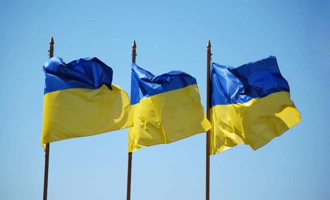 Активисты вывесили украинский флаг на пражских башнях