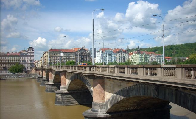 В Праге у моста Палацкого утонул мужчина, пытавшийся переплыть реку