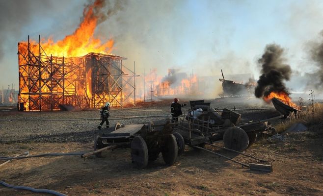 Опубликованы фотографии пожара кулис для сериала Knightfall