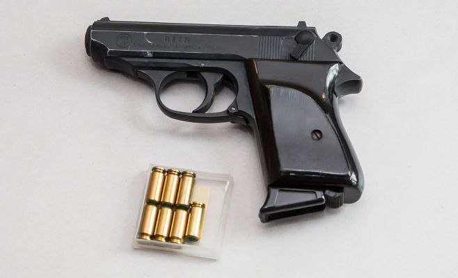 В Праге мужчина беспричинно начал стрелять по прохожим