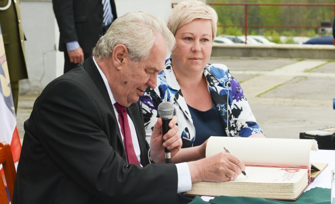 Президент Чехии призвал закрыть границы ЕС от мигрантов