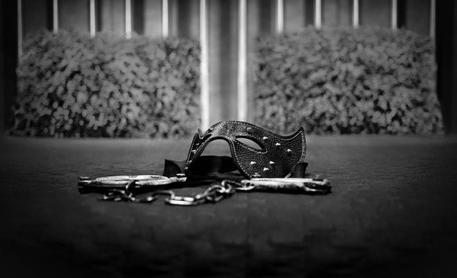 Двух пражских учителей обвинили в сексуальных домогательствах и изнасиловании