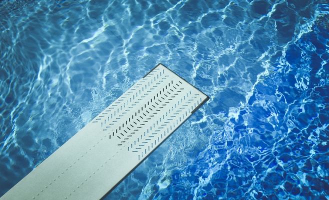 Полиция расследует смерть 14-летнего мальчика в бассейне