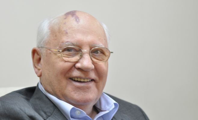 Горбачев посетит с официальным визитом Прагу и встретится с президентом Чехии
