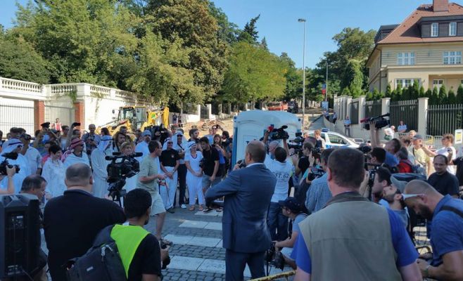 Кааба – не биотуалет. В Праге антиисламскую акцию разогнала полиция