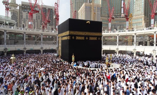 Кааба – не биотуалет. В Праге антиисламскую акцию разогнала полиция