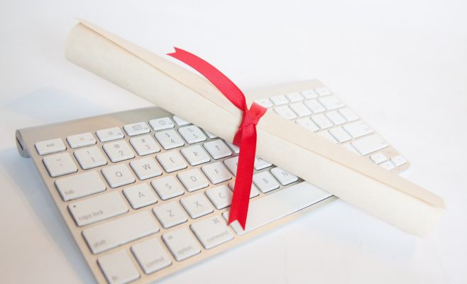 Задержаны преступники, продававшие фальшивые аттестаты и дипломы